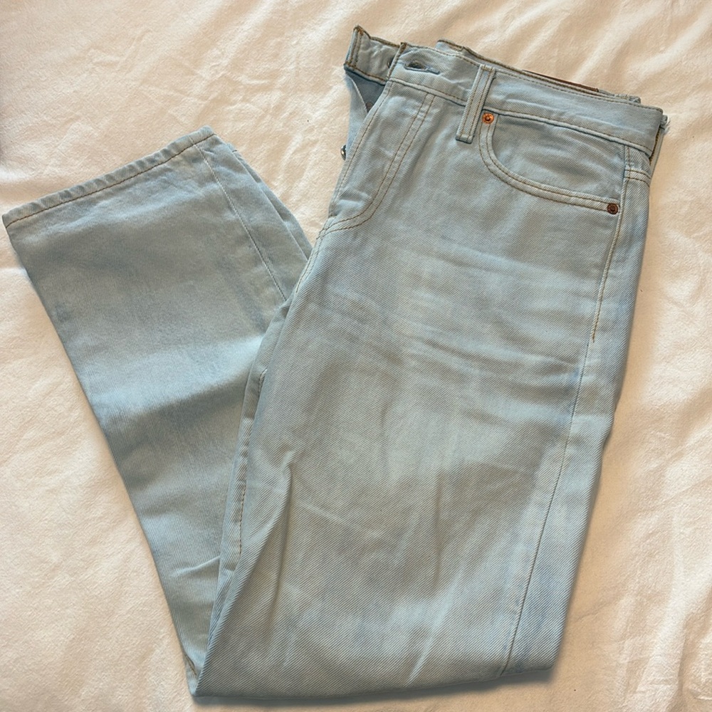 Levi’s Wedgie Straight Leg Light Wash Jean Size 29